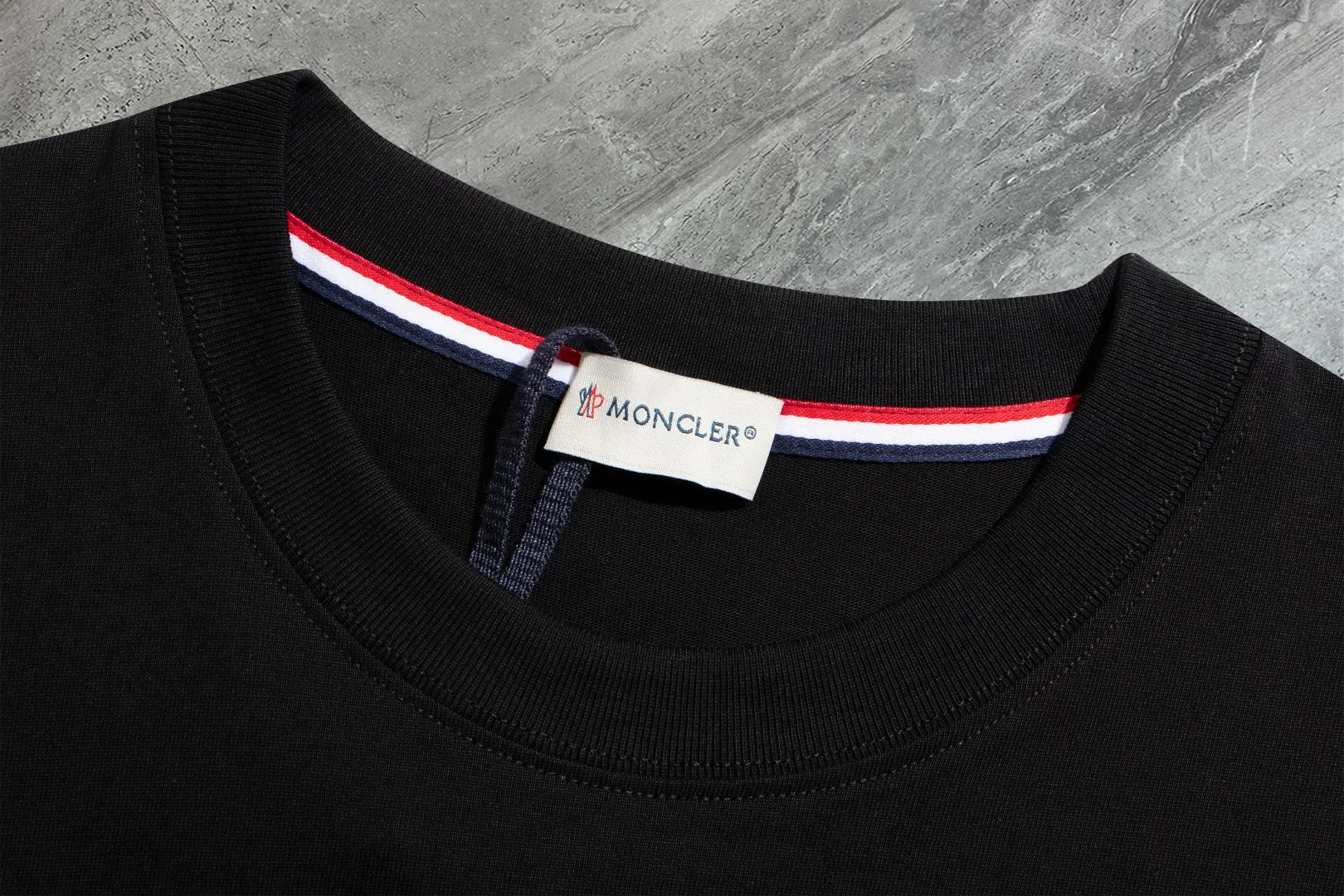 《Moncler~ 》2025New Arrival Quality T , Versatile Quality ！ ‼ 32 250G ‼ ， ， ， ， T 🤪 Sizes：S-M-L-XL-2XL ：Black，White， Same Style
